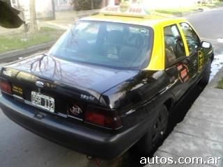 Ford Escort lx 1.8 en Constituci�n 3
