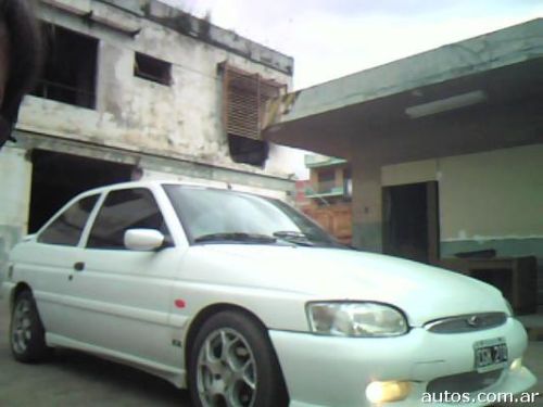 Ford Escort LX en Centro 3