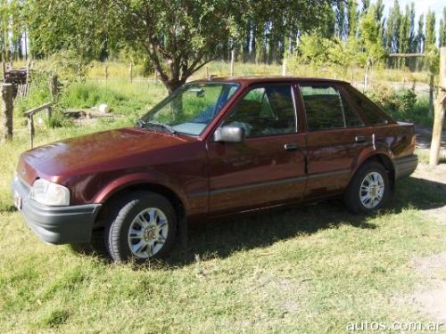 Ford Escort LX 1.6 en Villa Regina 1