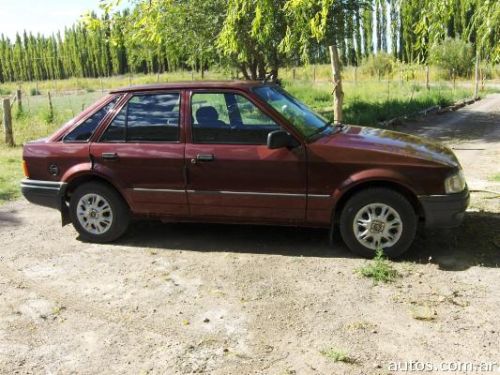 Ford Escort LX 1.6 en Villa Regina 4