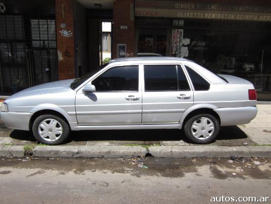 Volkswagen Santana sedan en San Mart�n 2