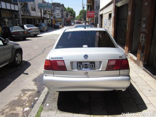 Volkswagen Santana sedan en San Mart�n 3