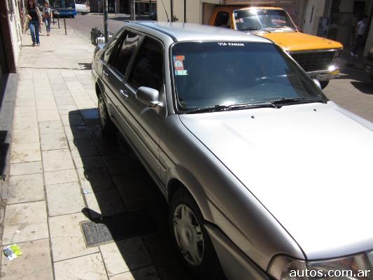 Volkswagen Santana sedan en San Mart�n 4