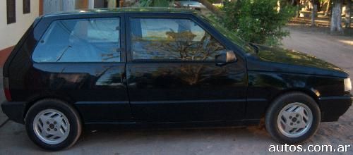 ARS 20.000 Fiat Uno SRC con fotos en Roque Saenz Pe a a o